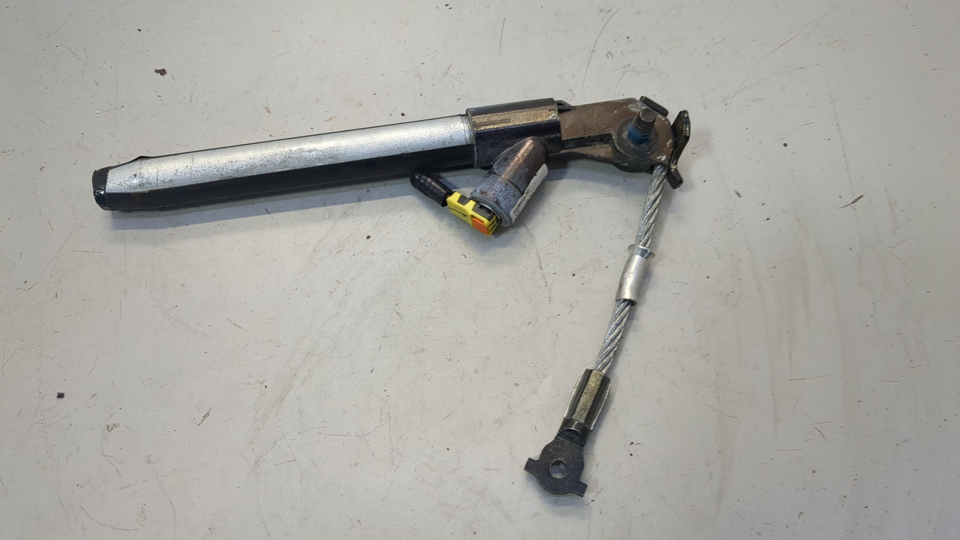 Преднатяжитель ремня безопасности