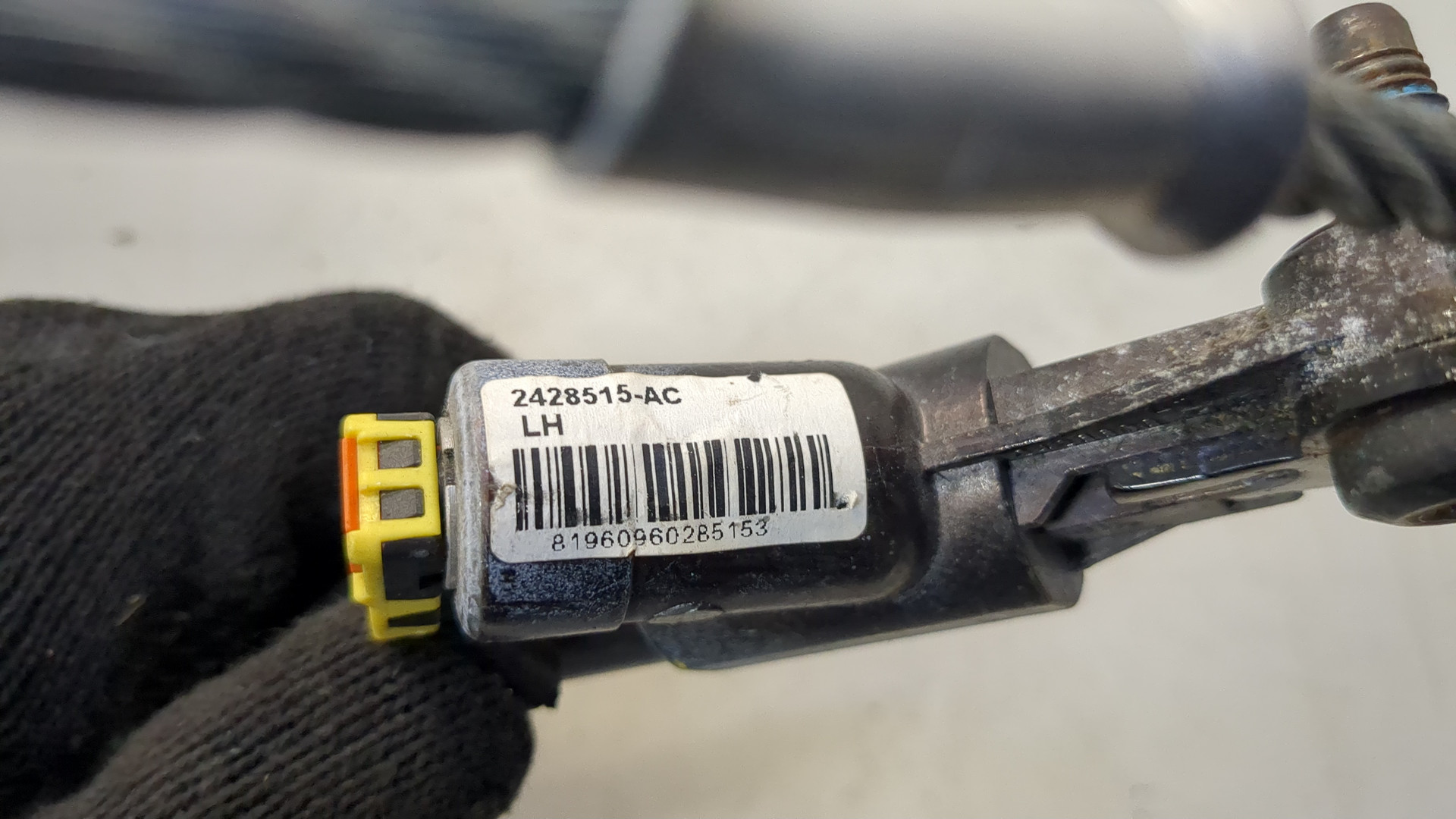 Преднатяжитель ремня безопасности