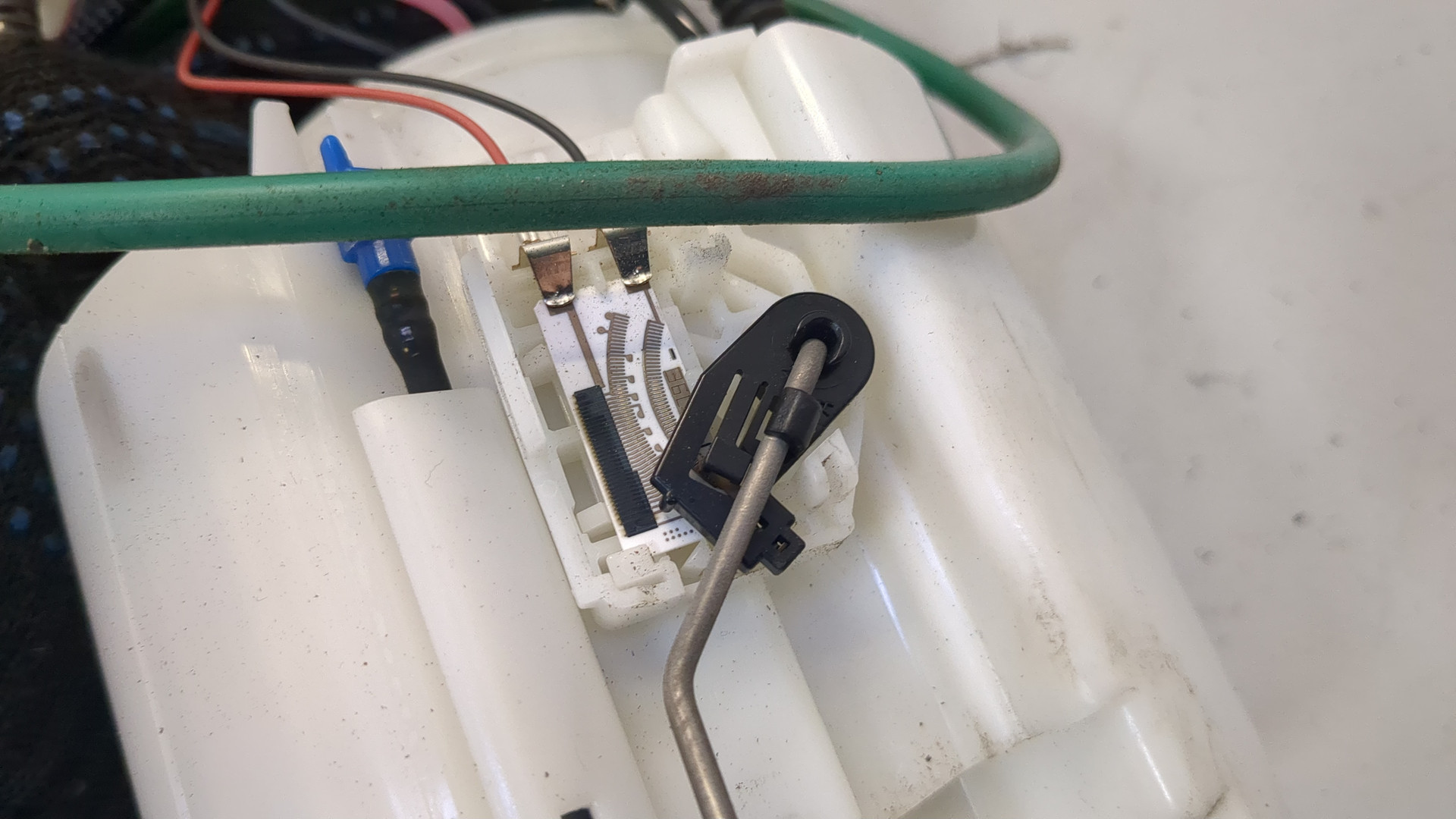 Насос топливный электрический