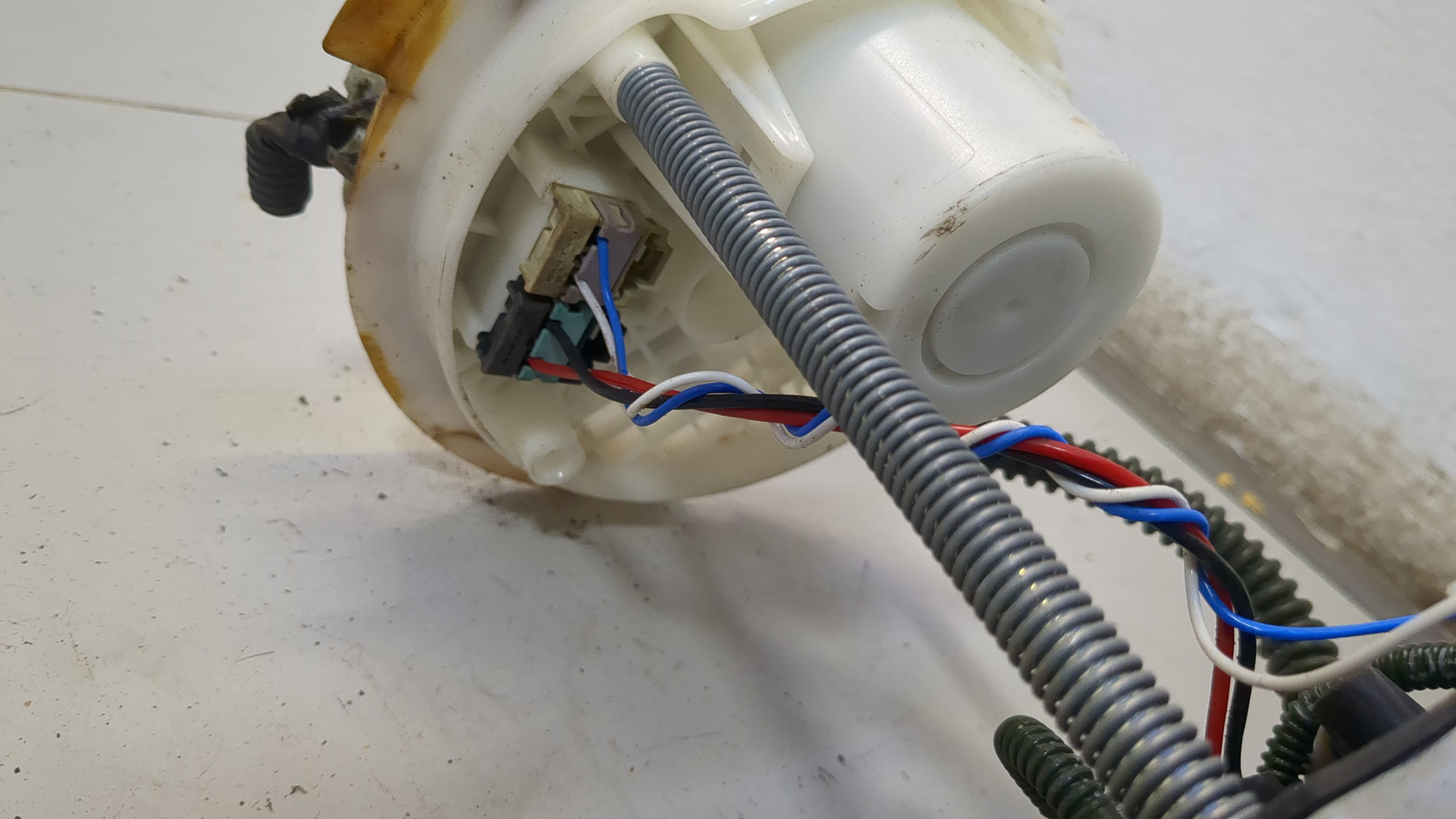 Насос топливный электрический