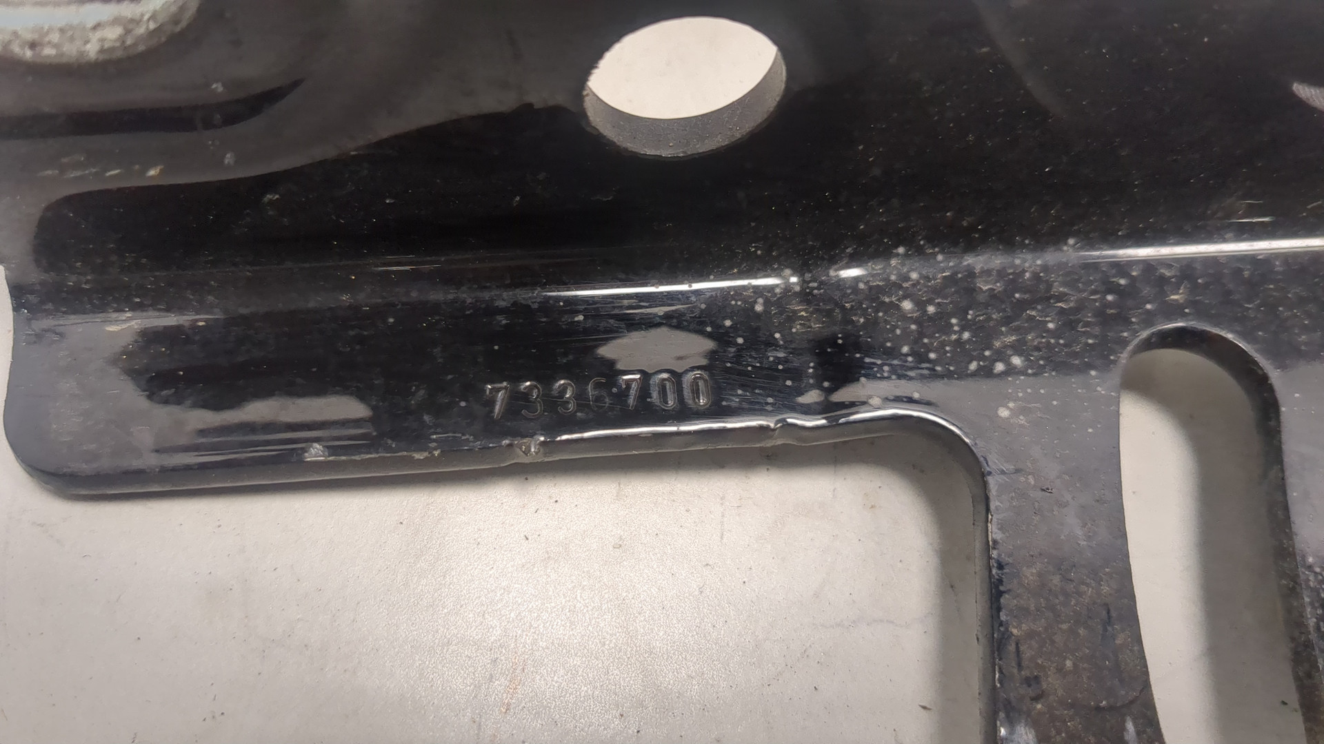 Петля капота правая