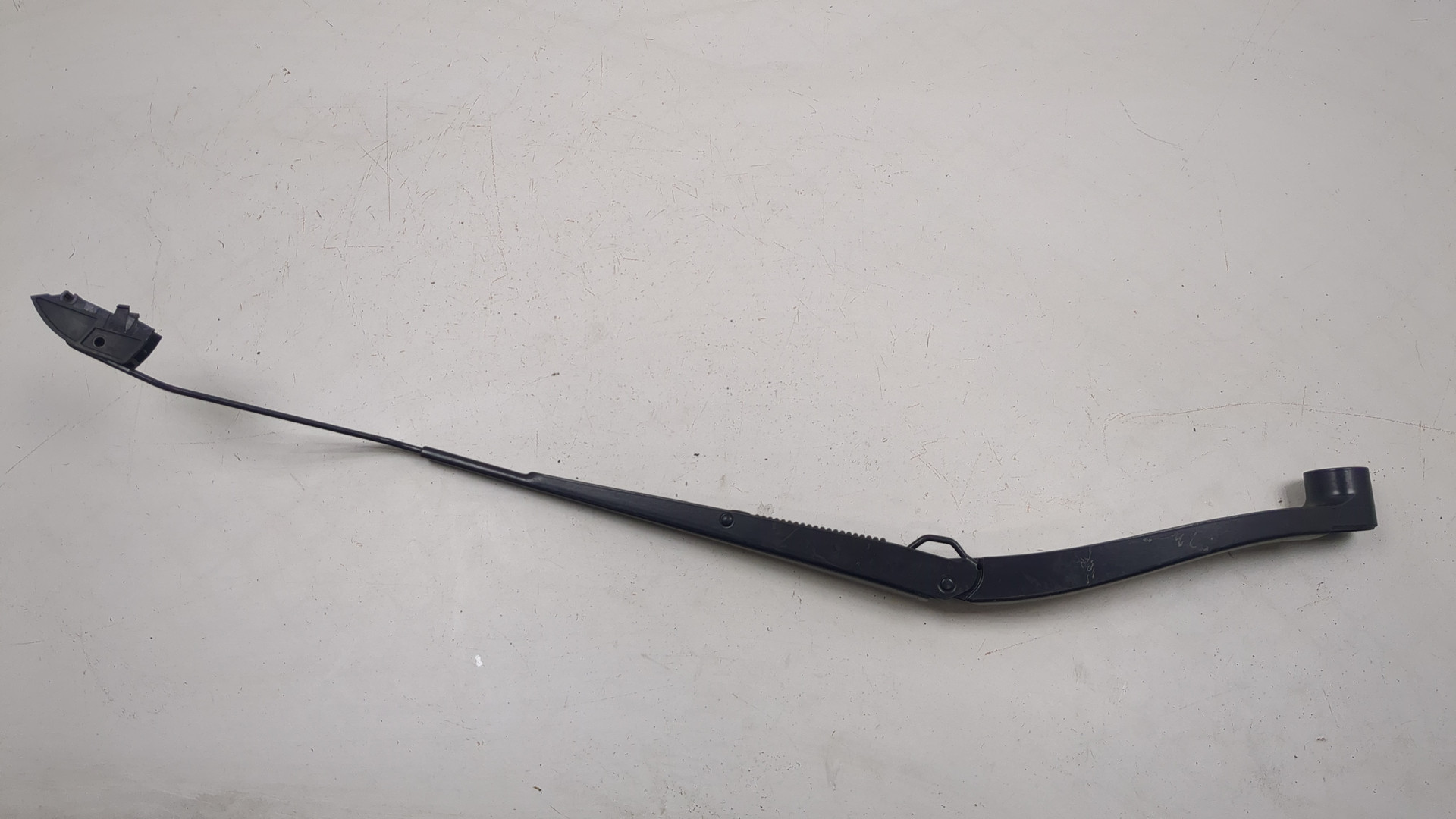 Поводок стеклоочистителя передний правый