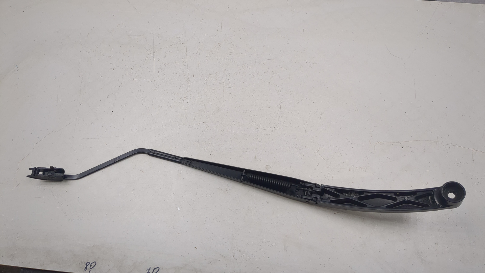 Поводок стеклоочистителя передний правый