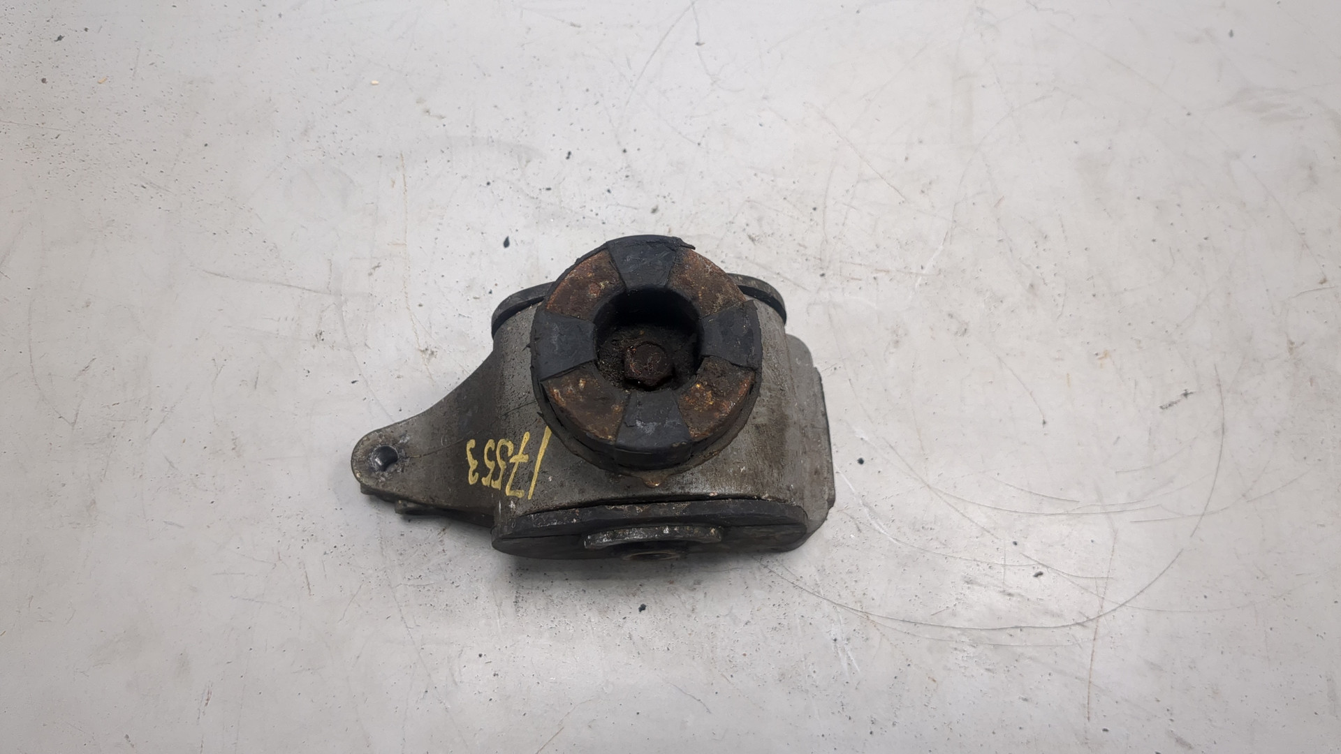 Опора двигателя