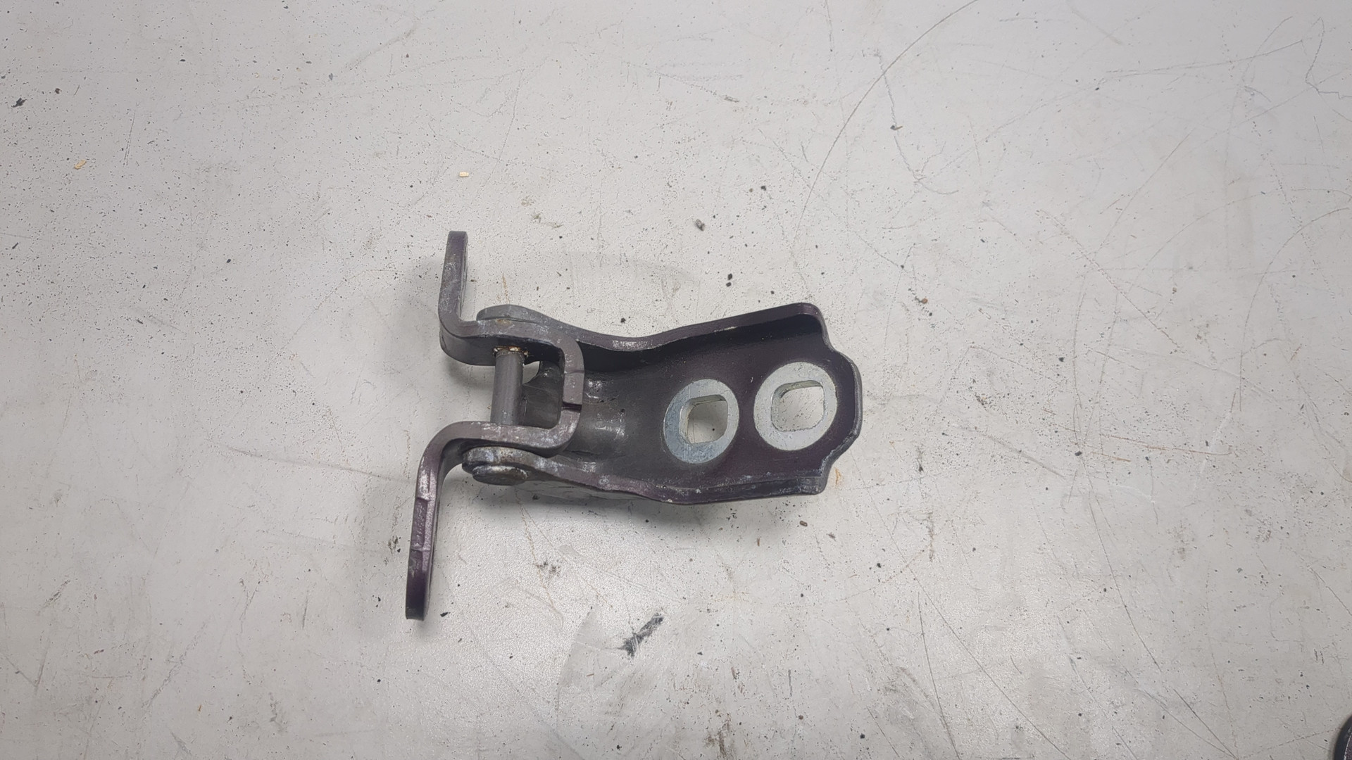 Петля двери