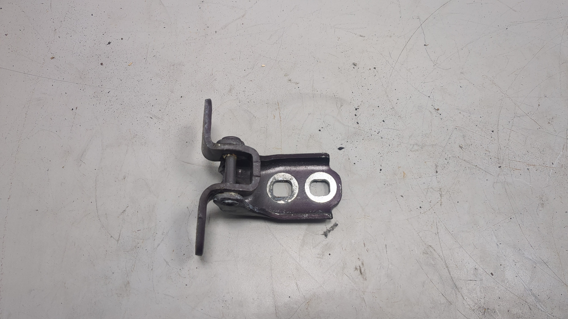 Петля двери