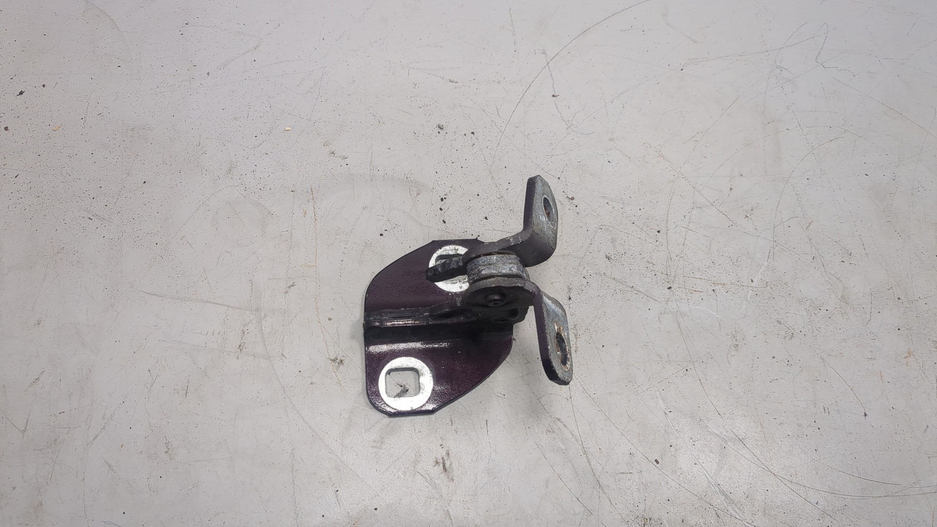 Петля двери