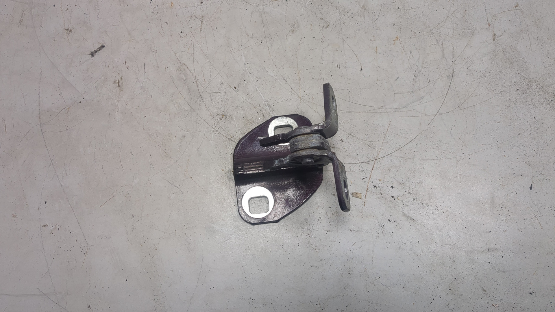 Петля двери