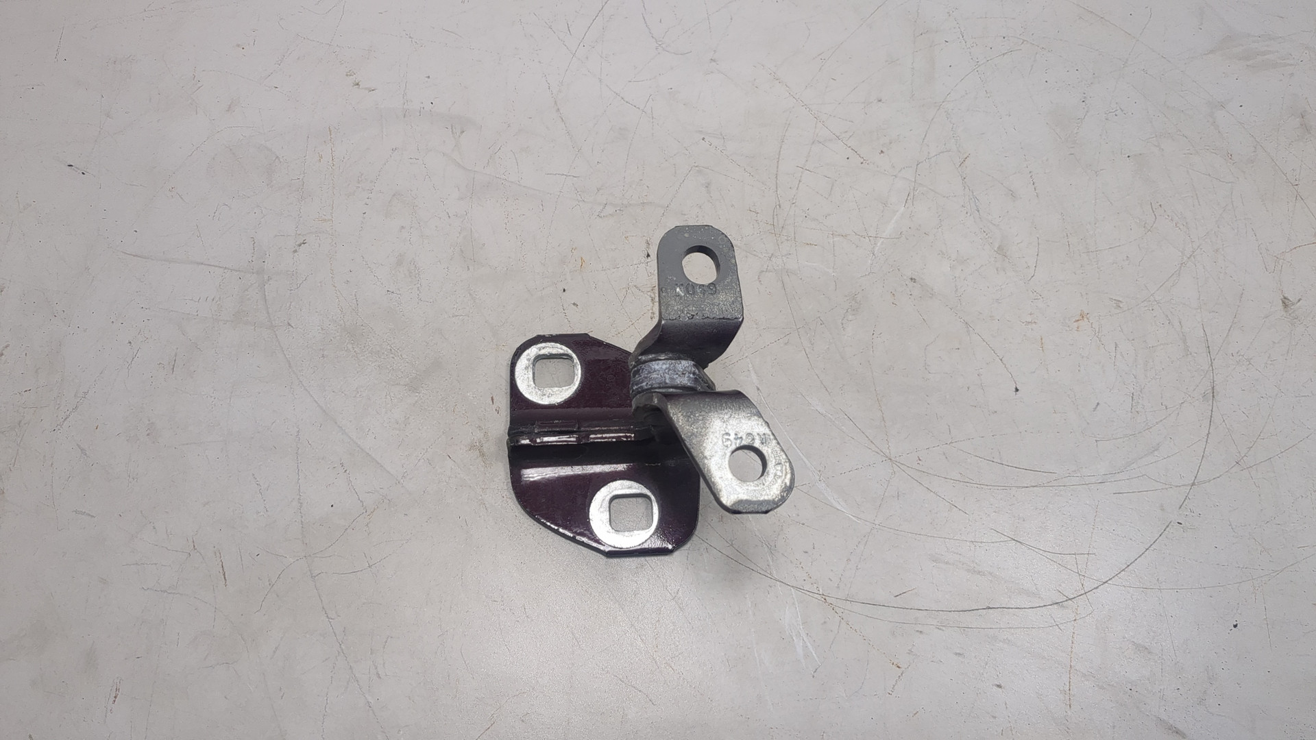 Петля двери