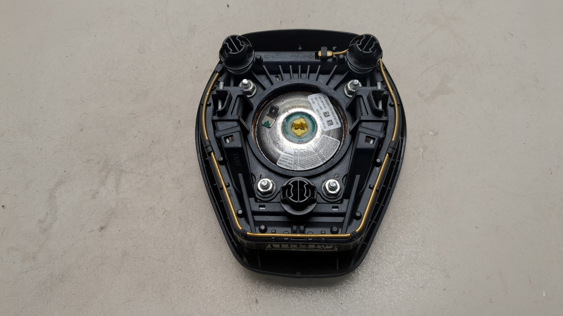 Подушка безопасности в рулевое колесо