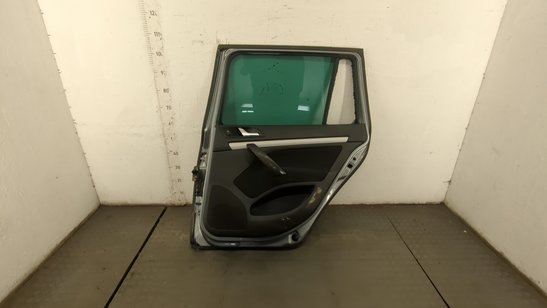 Дверь задняя правая