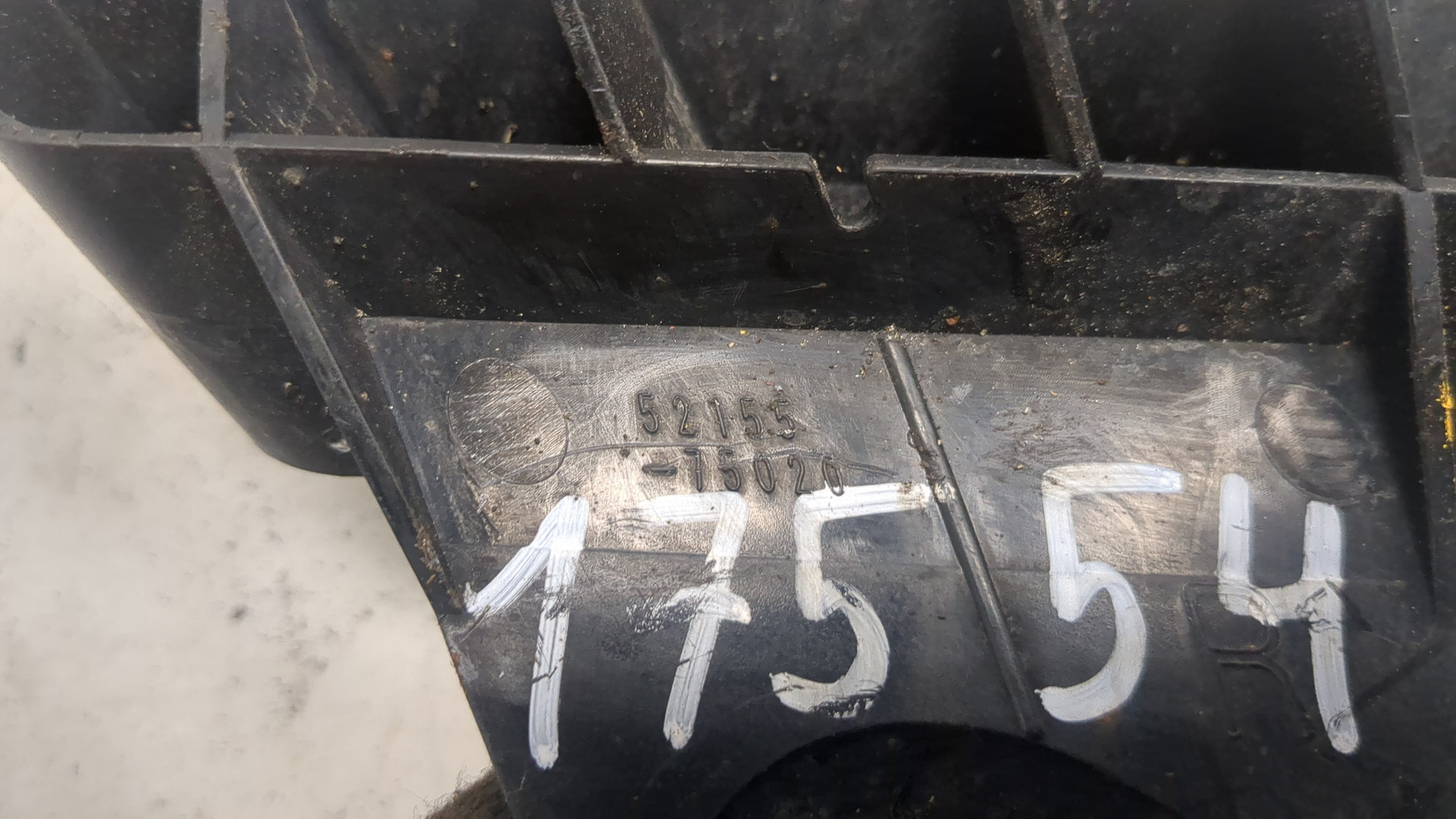 Кронштейн заднего бампера правый