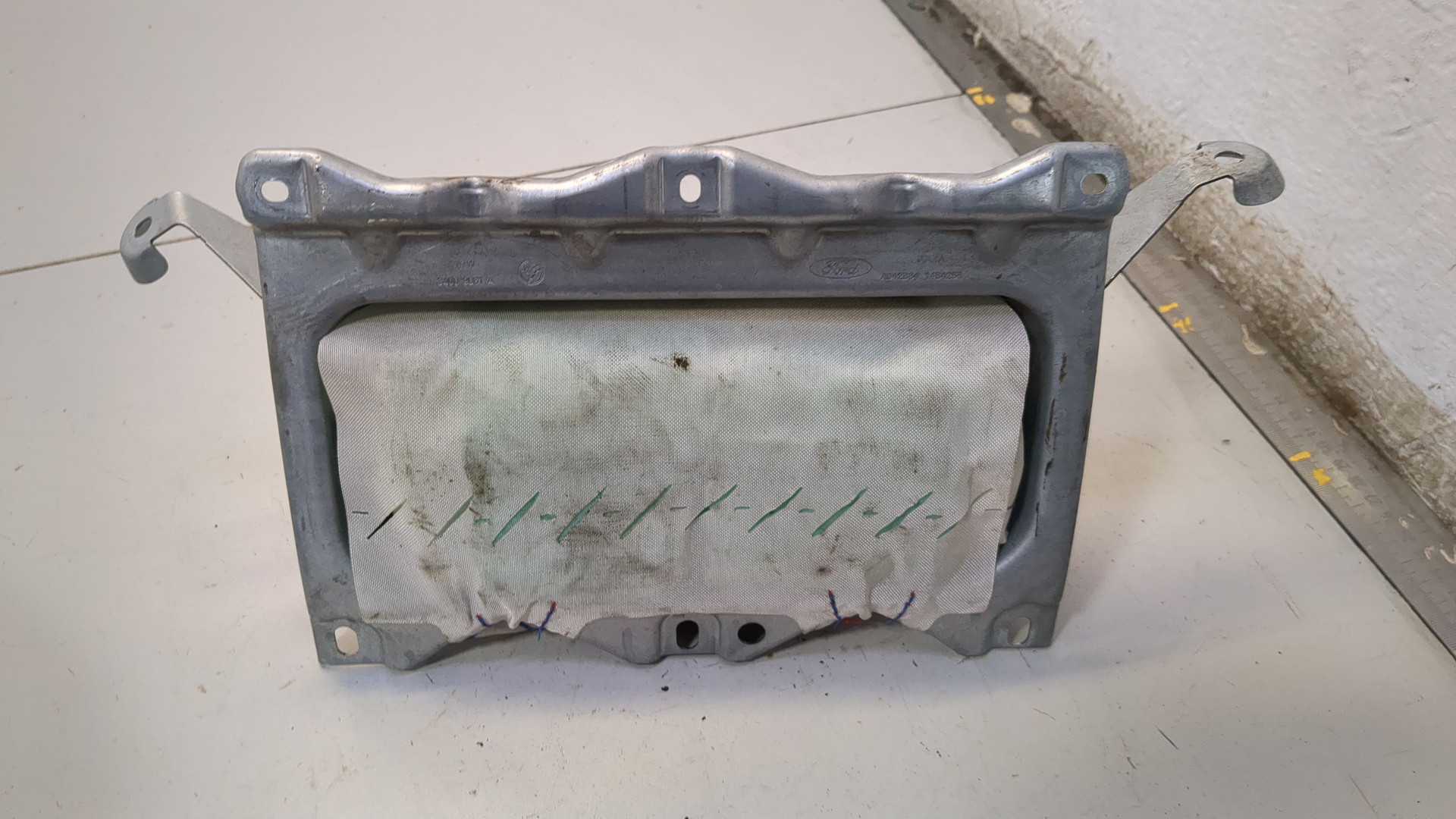 Подушка безопасности пассажирская (в торпедо)