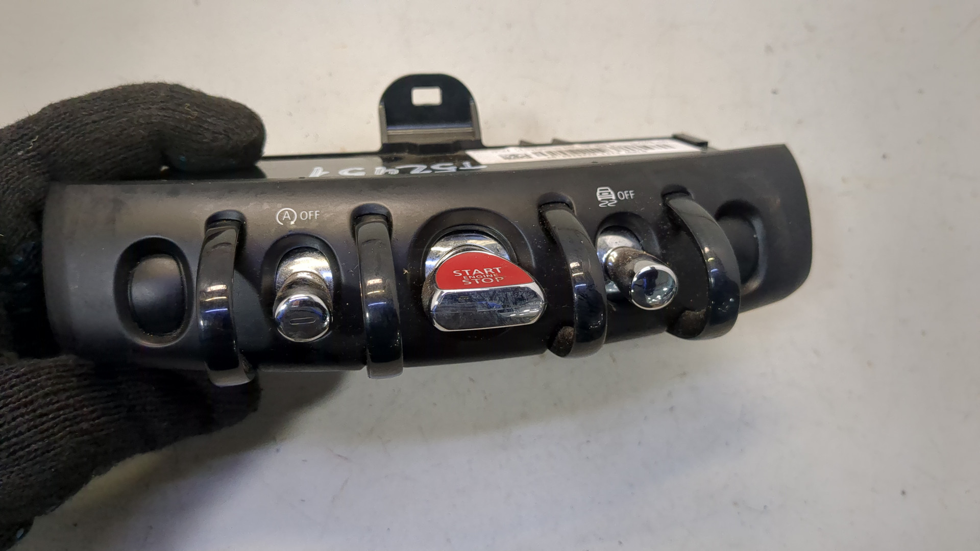 Кнопка запуска двигателя