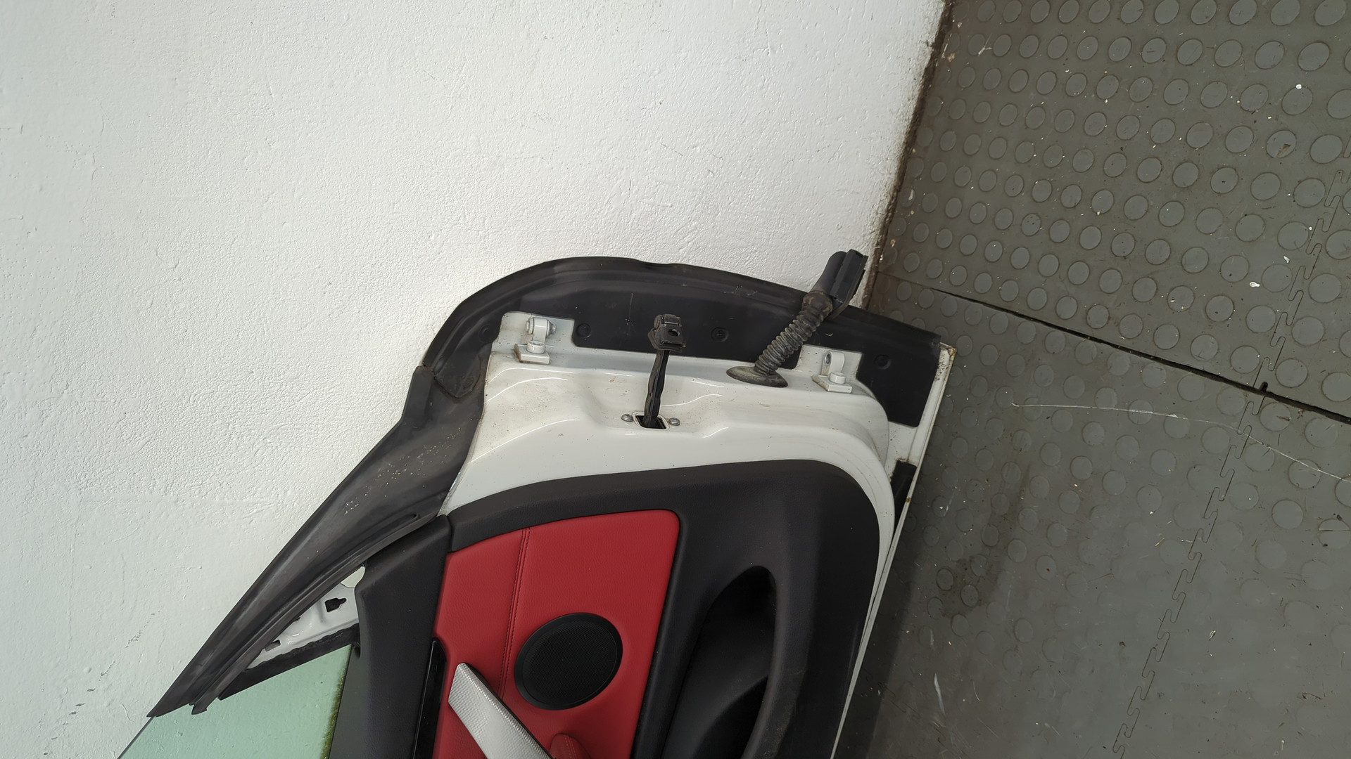 Дверь передняя левая