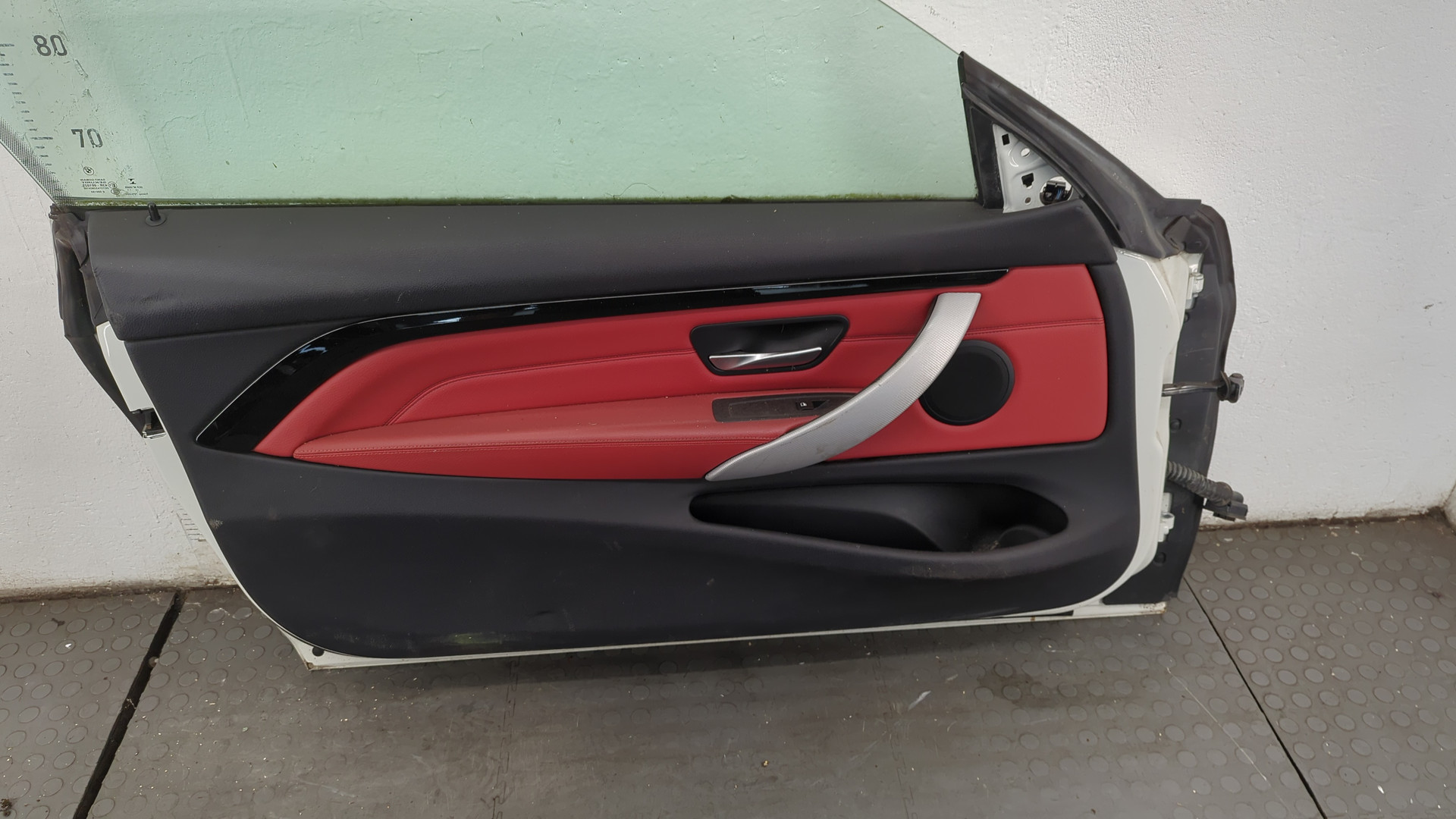 Дверь передняя левая