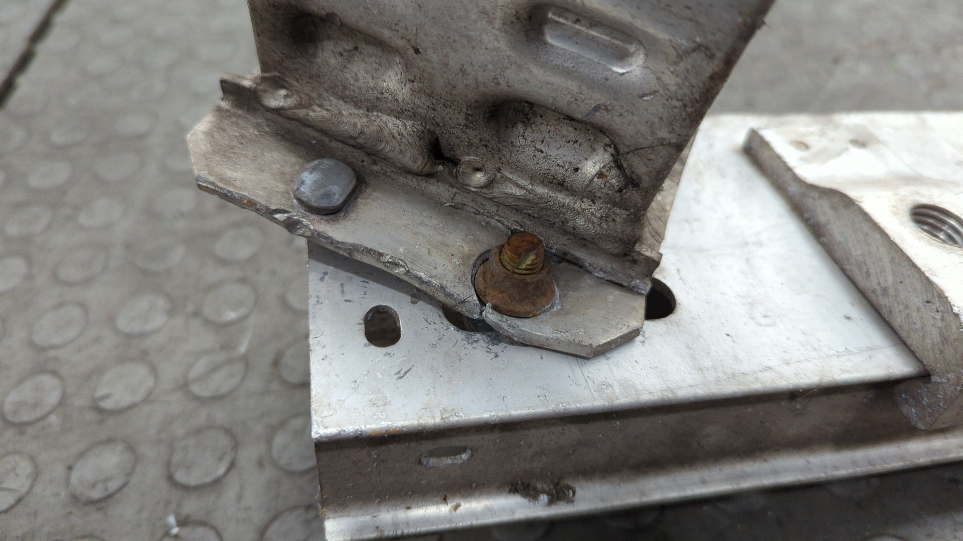 Усилитель переднего бампера