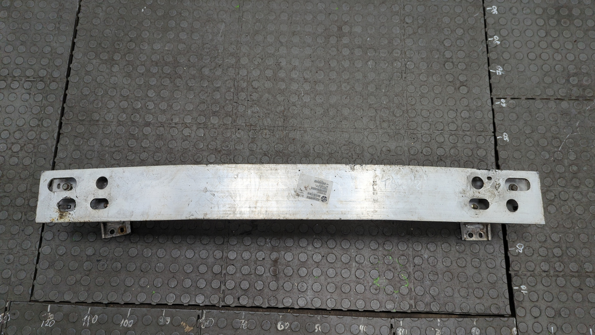 Усилитель переднего бампера