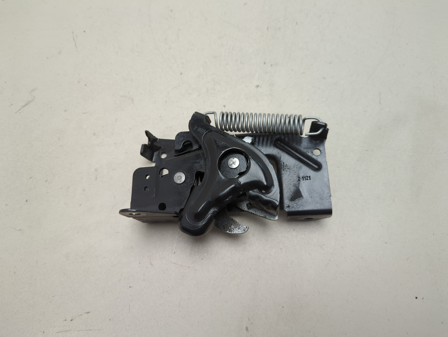 Замок капота