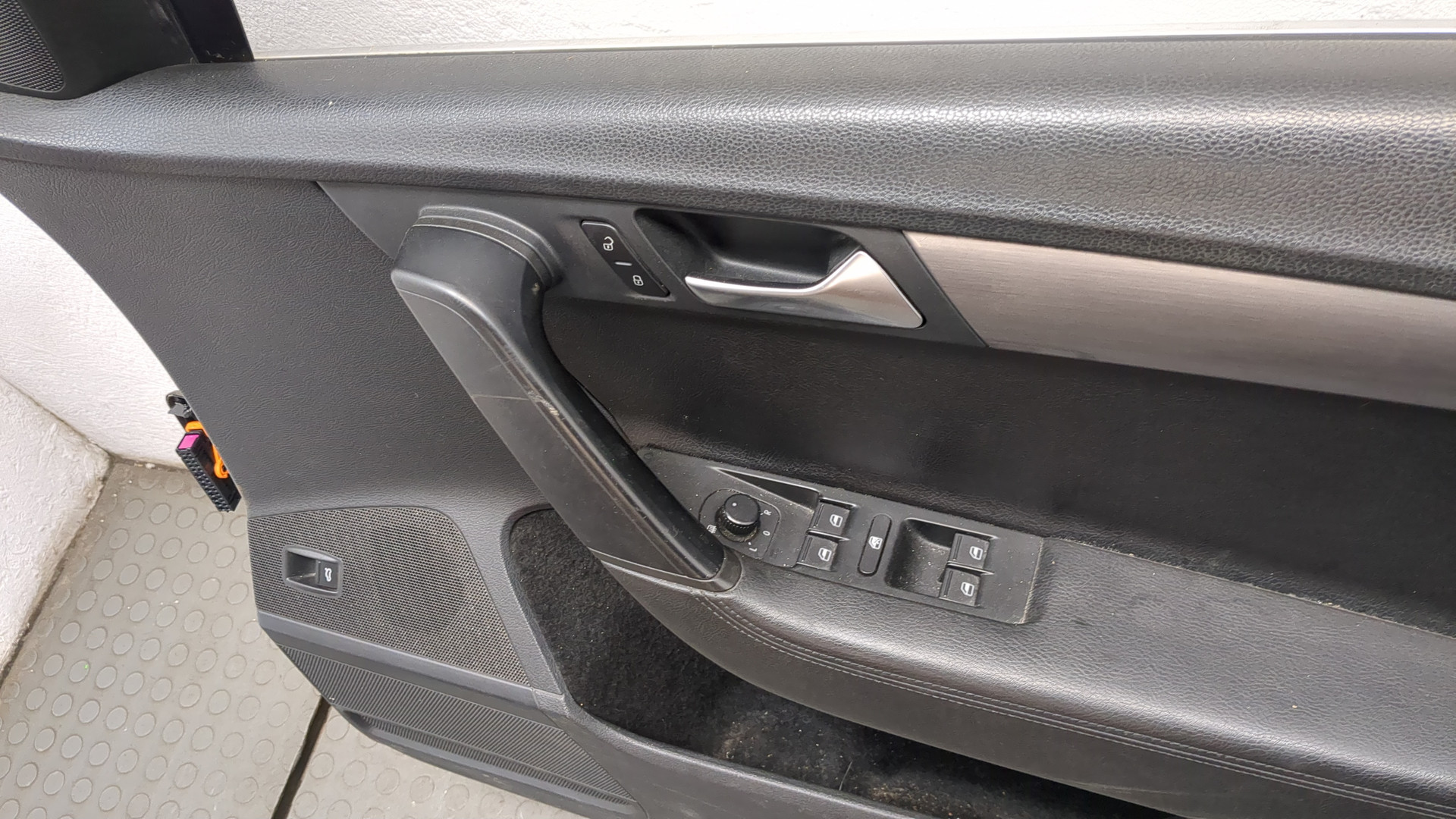 Дверь передняя правая