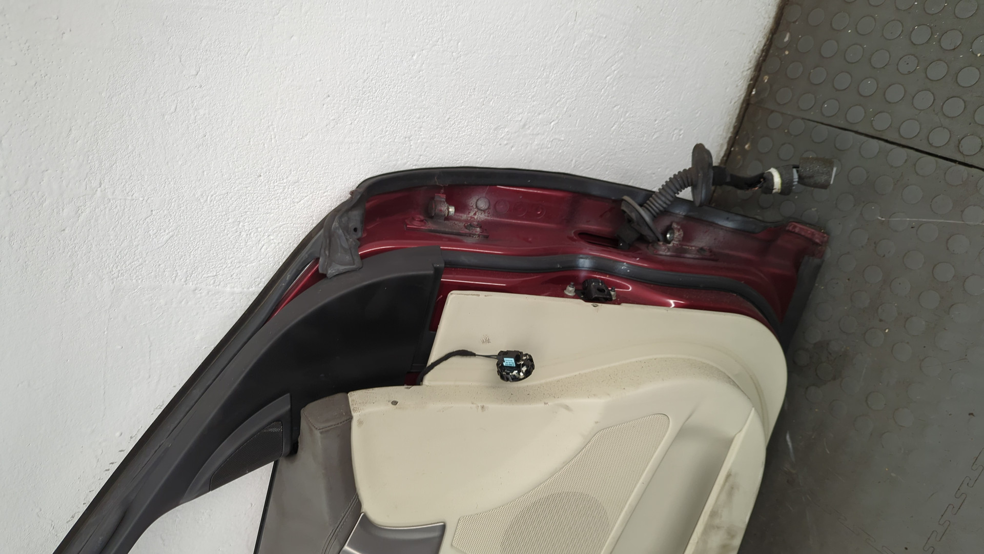 Дверь передняя левая