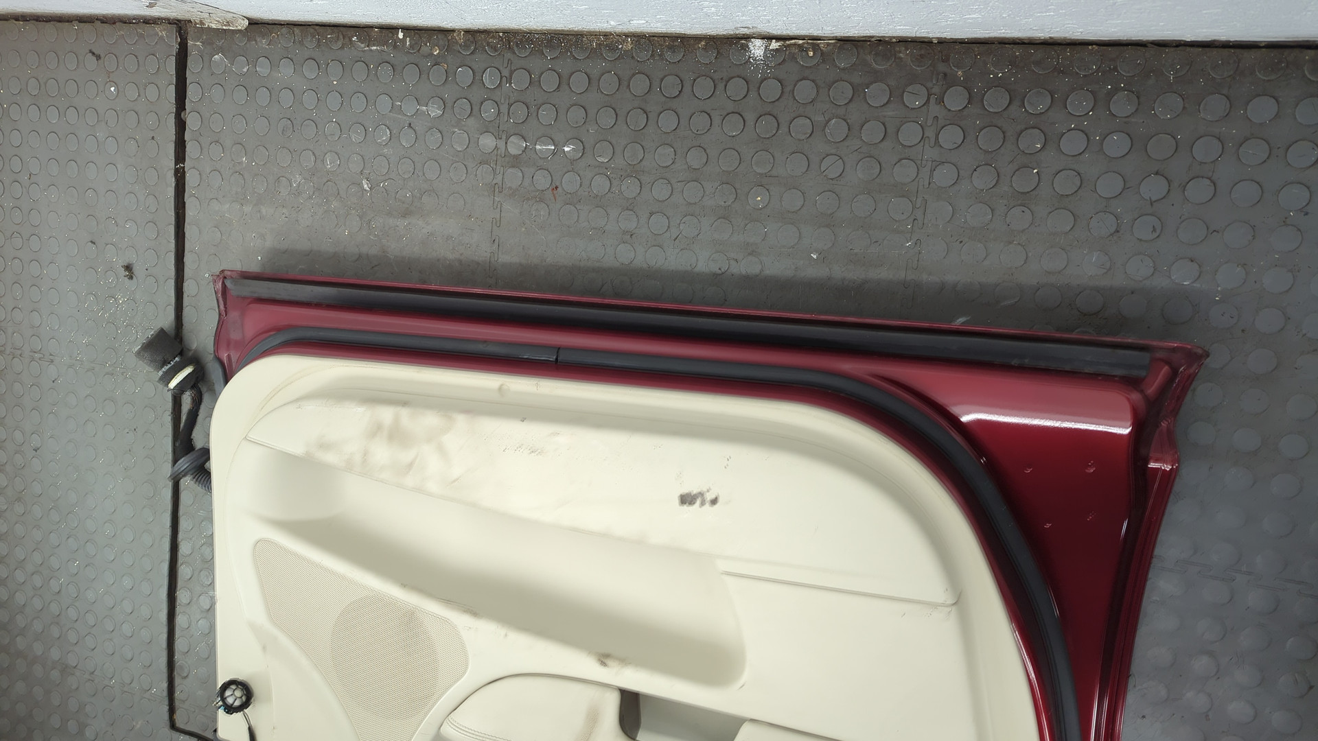 Дверь передняя левая