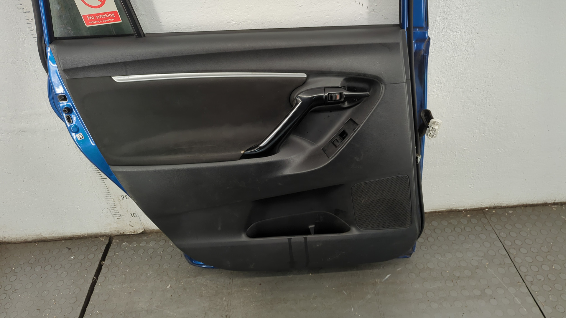 Дверь задняя левая