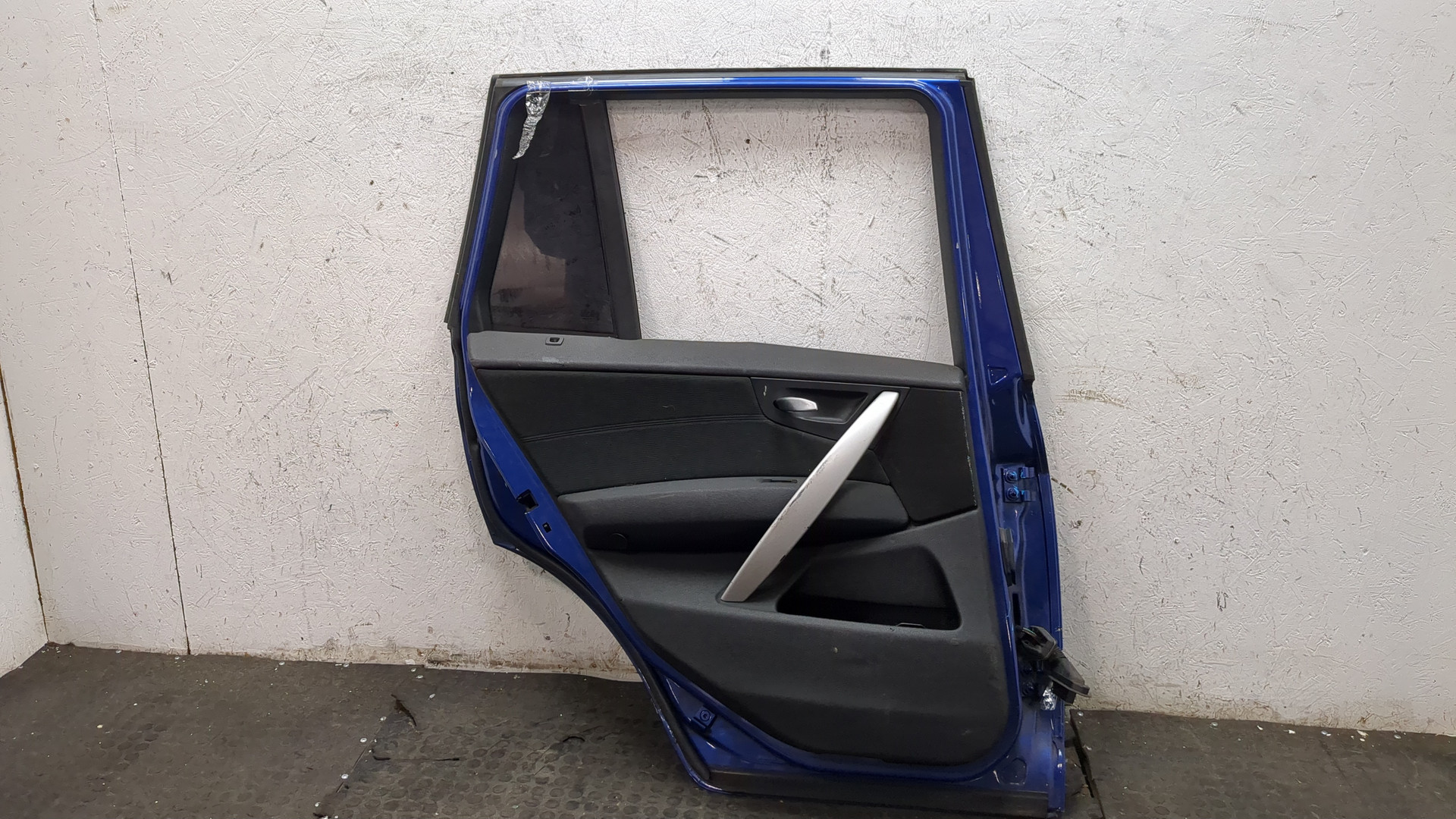 Дверь задняя левая