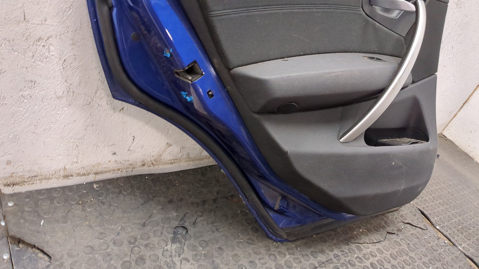 Дверь задняя левая