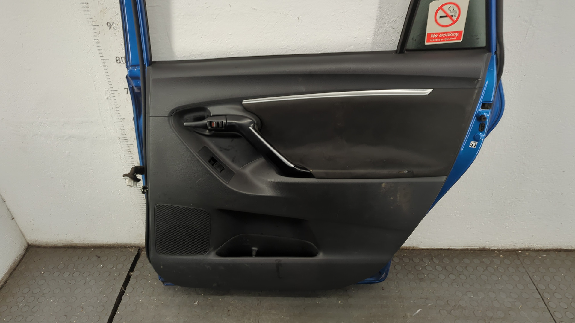 Дверь задняя правая