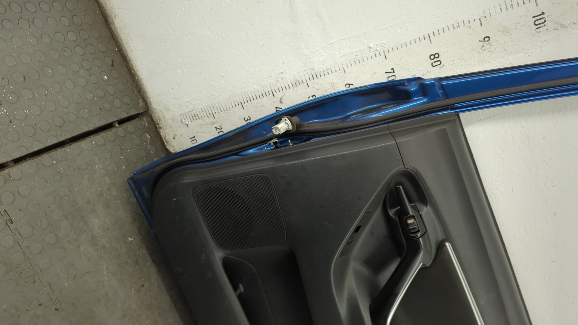 Дверь задняя правая