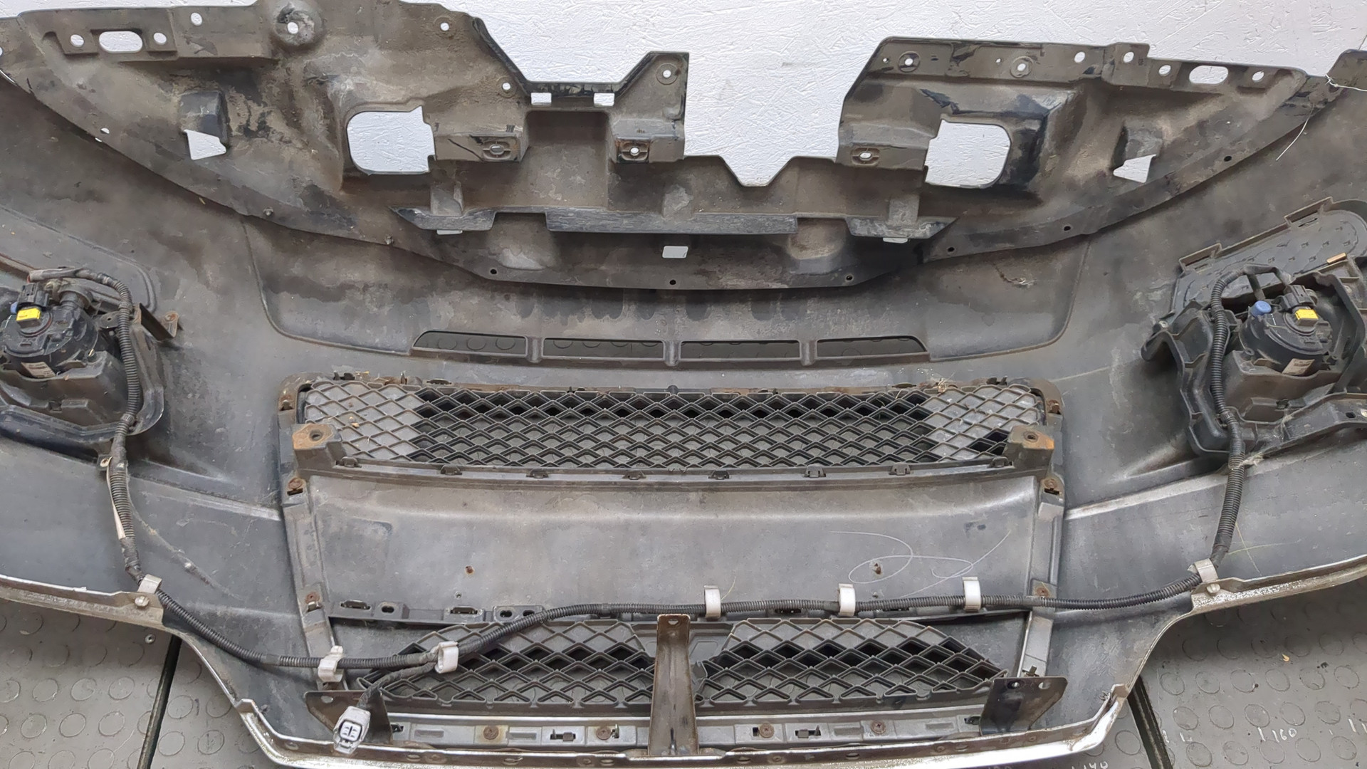 Бампер передний