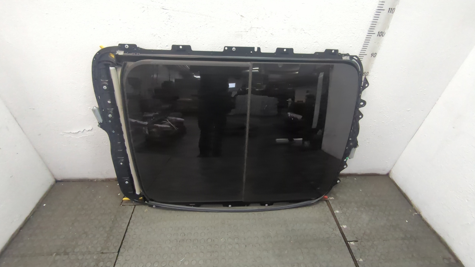 Люк в сборе электрический