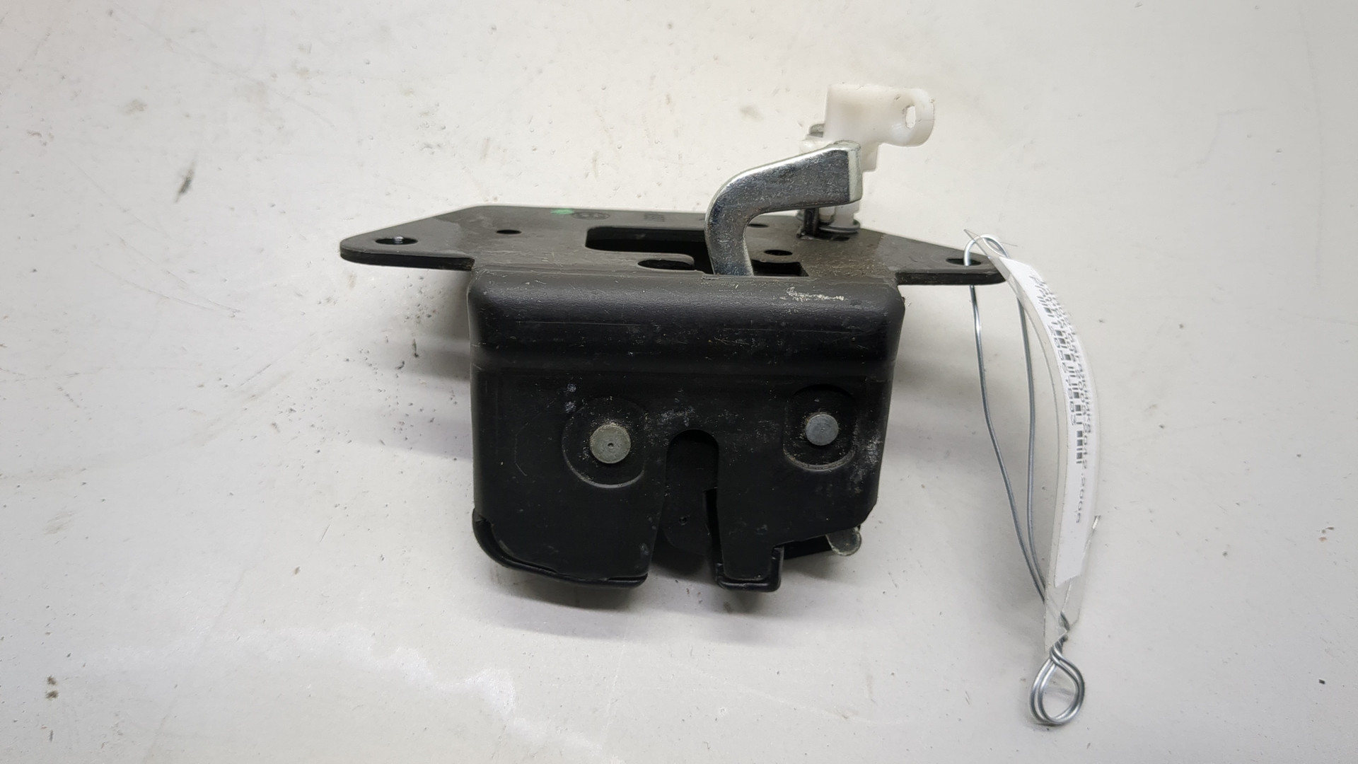 Замок багажника