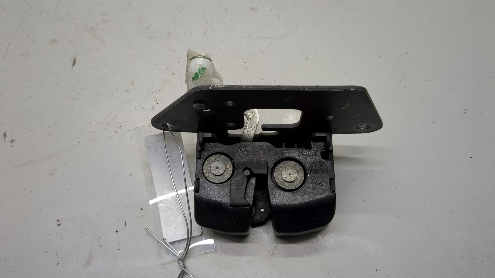 Замок багажника