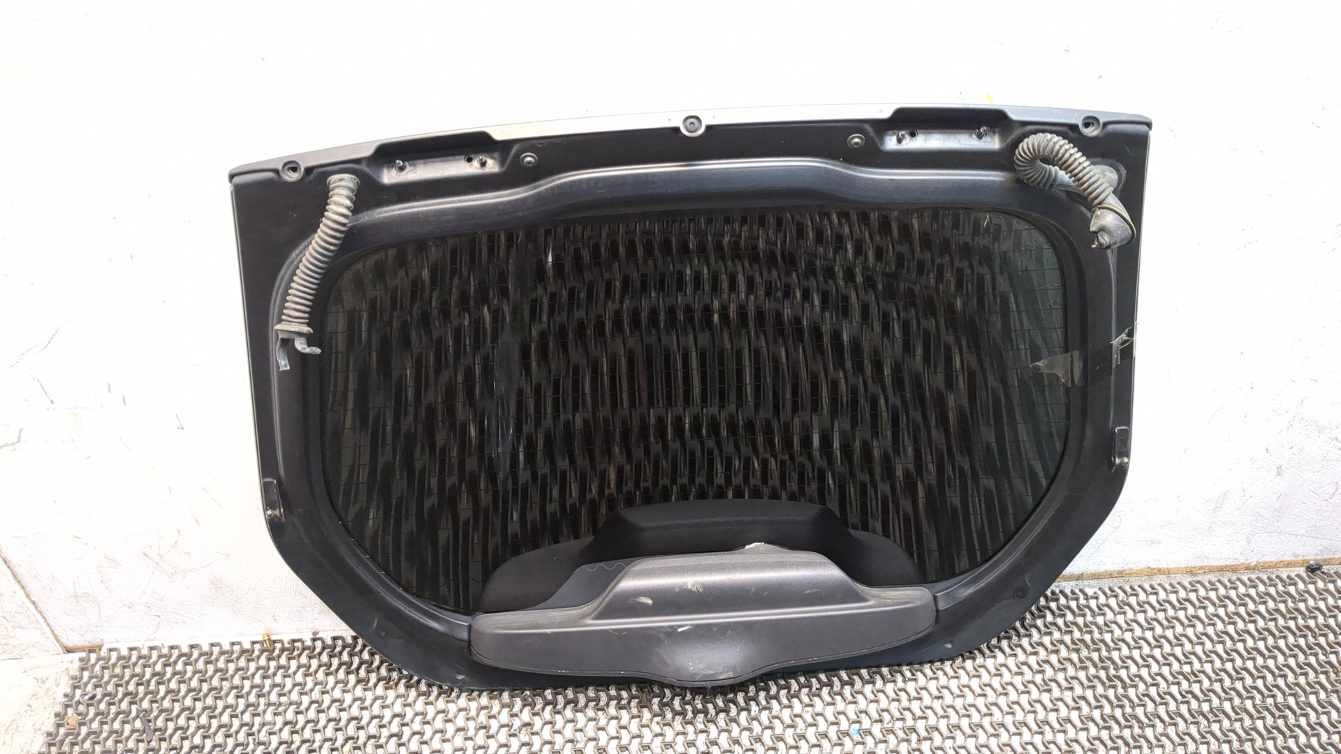 Дверь багажника