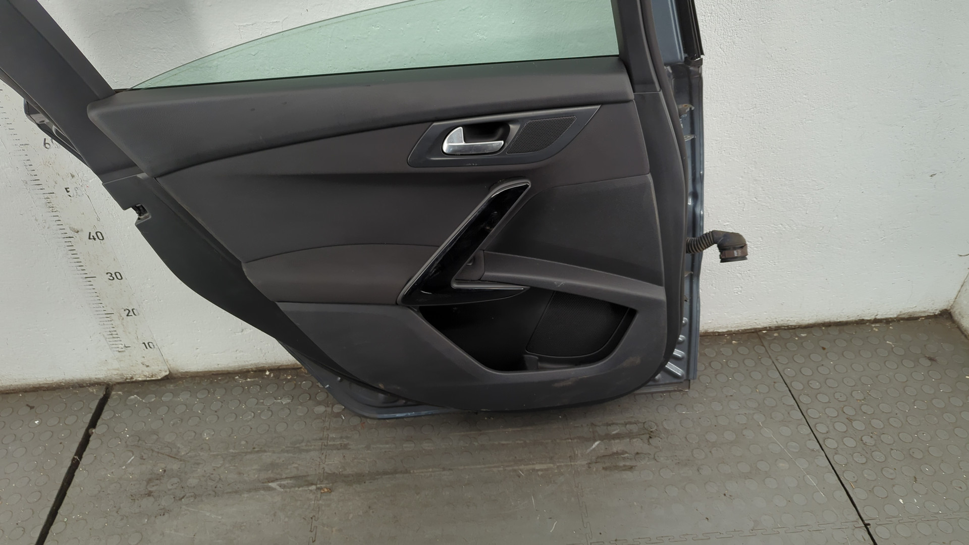 Дверь задняя левая