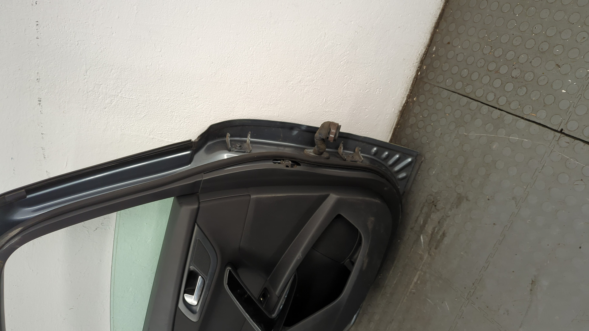 Дверь задняя левая