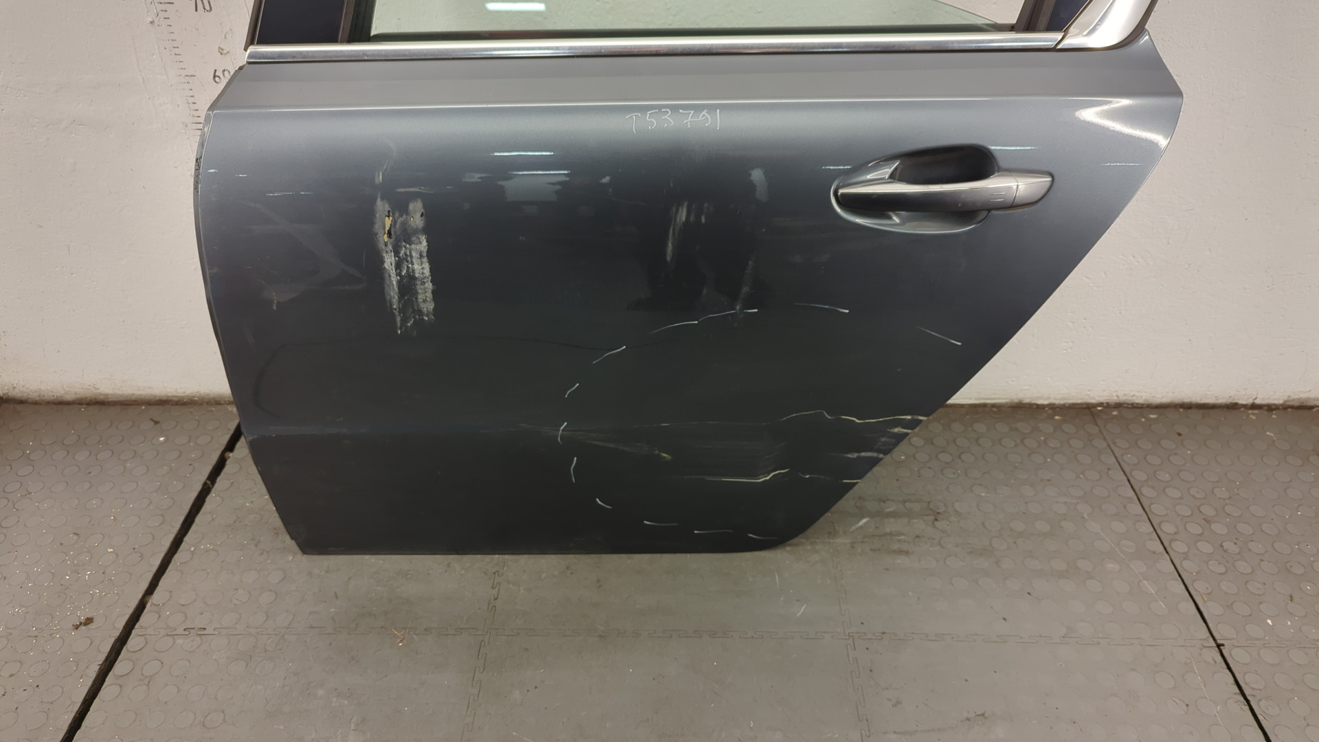 Дверь задняя левая