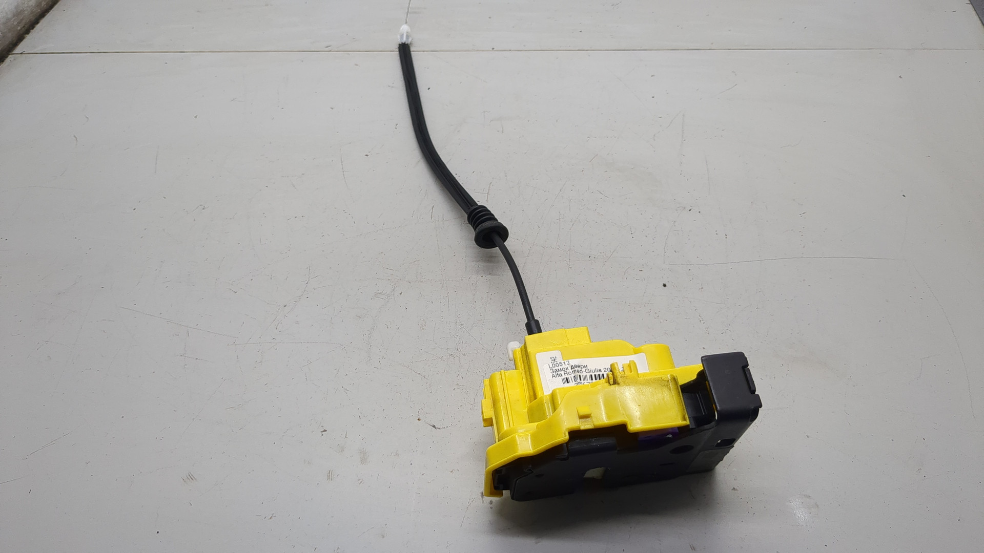 Замок двери передней правой