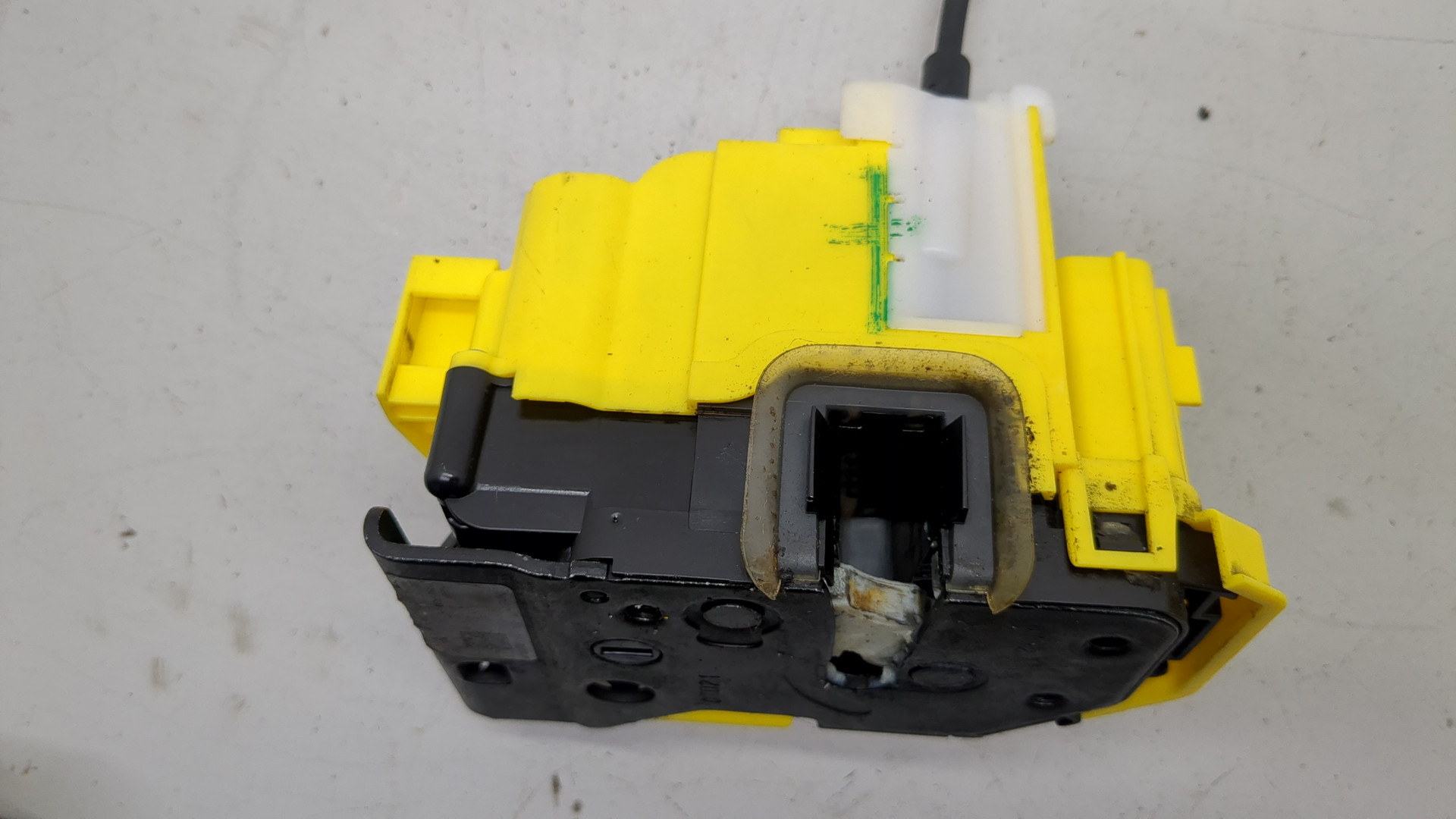 Замок двери передней правой