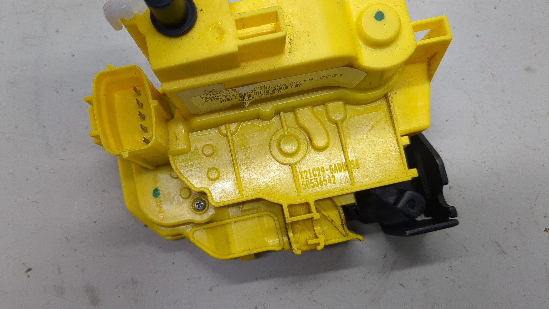 Замок двери передней правой