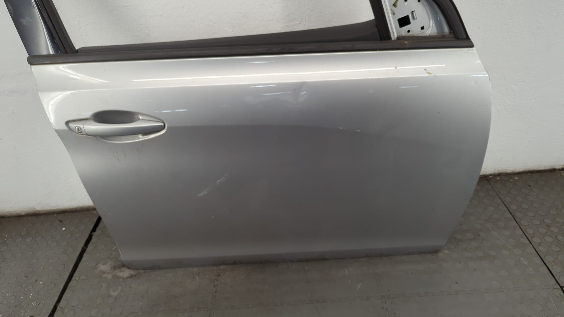 Дверь передняя правая