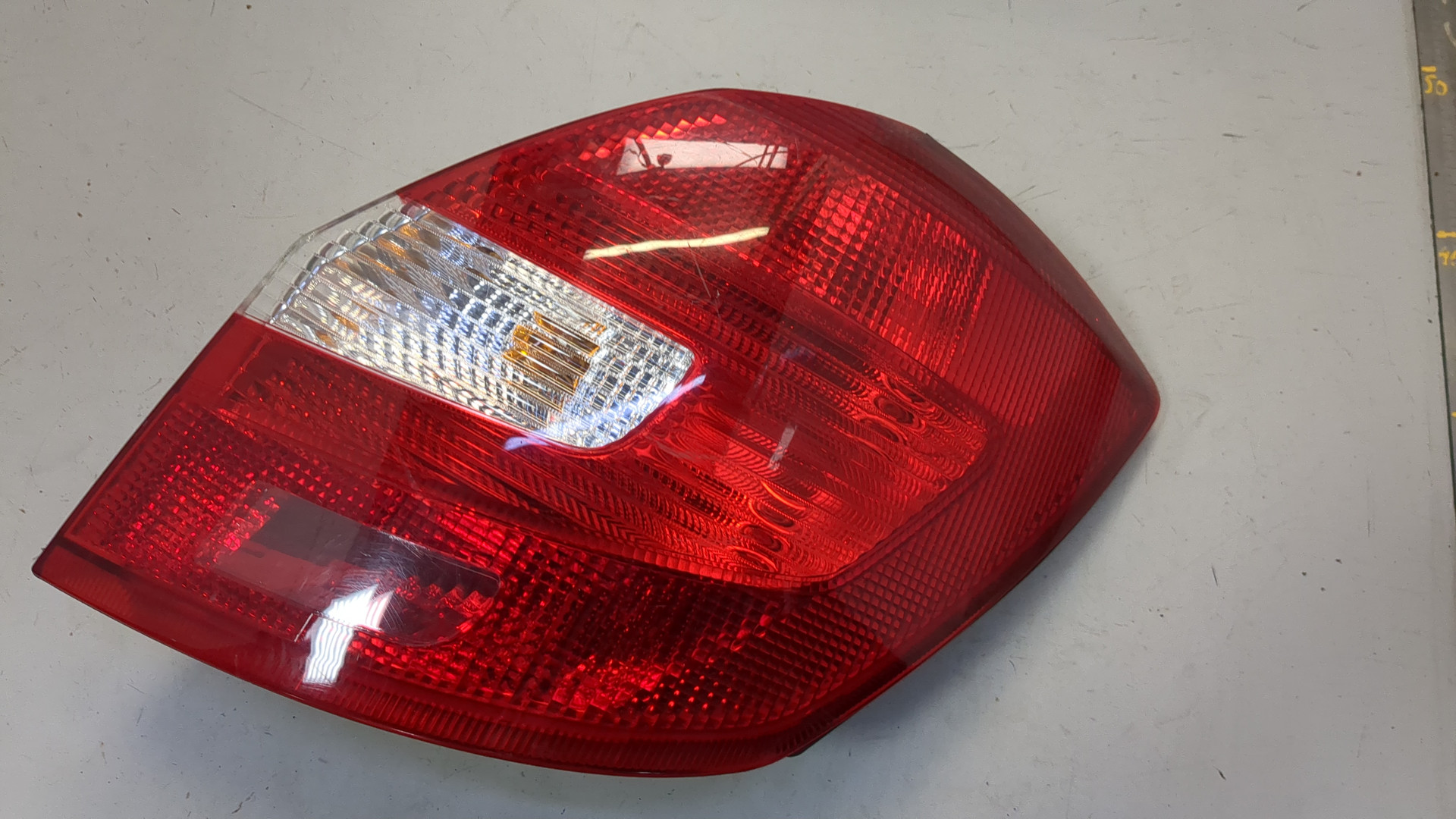 Фонарь задний правый