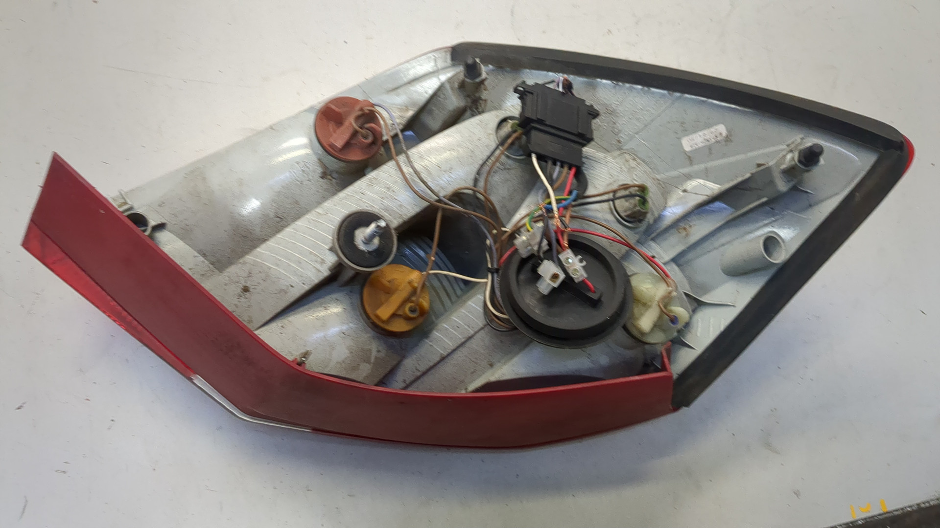 Фонарь задний правый