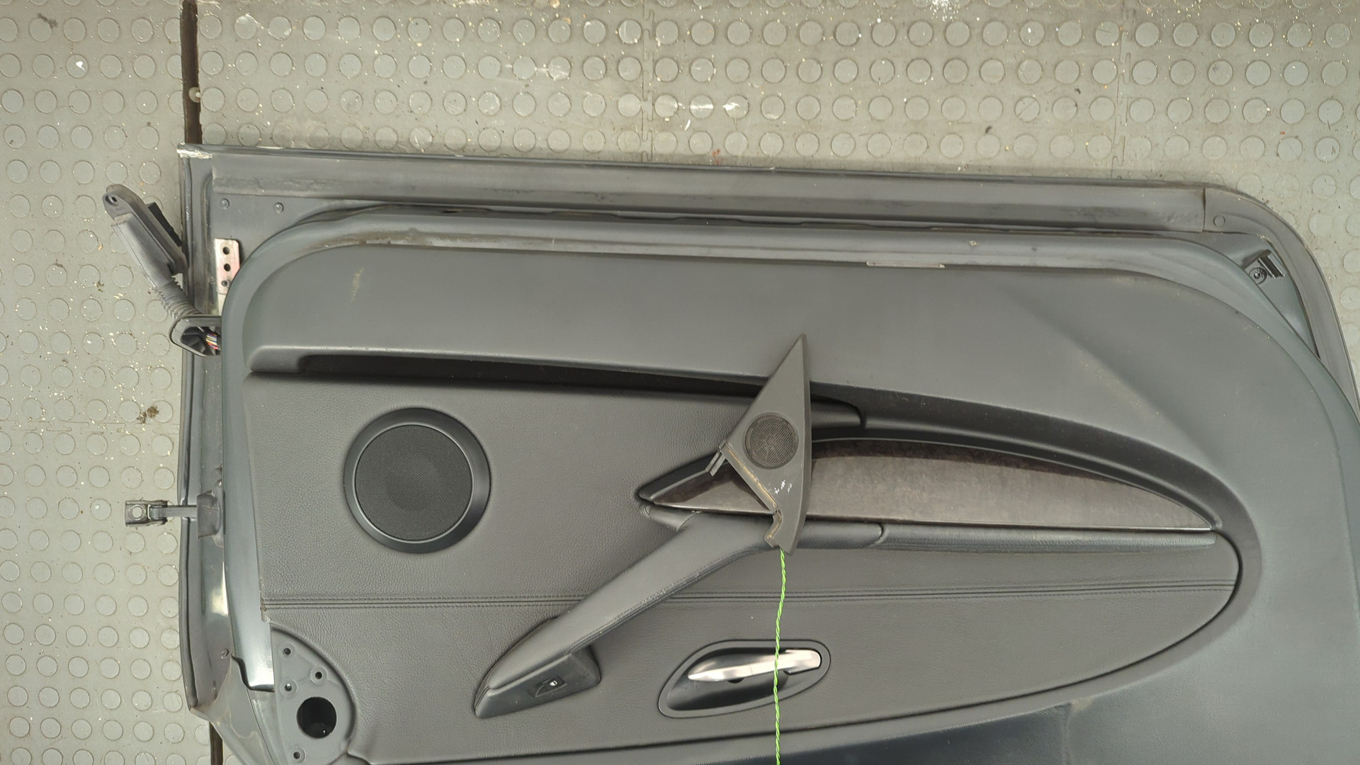 Дверь передняя левая