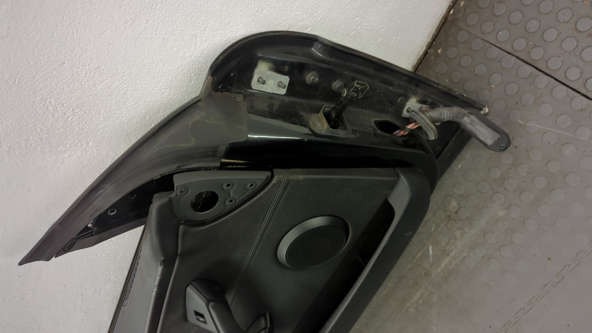 Дверь передняя левая