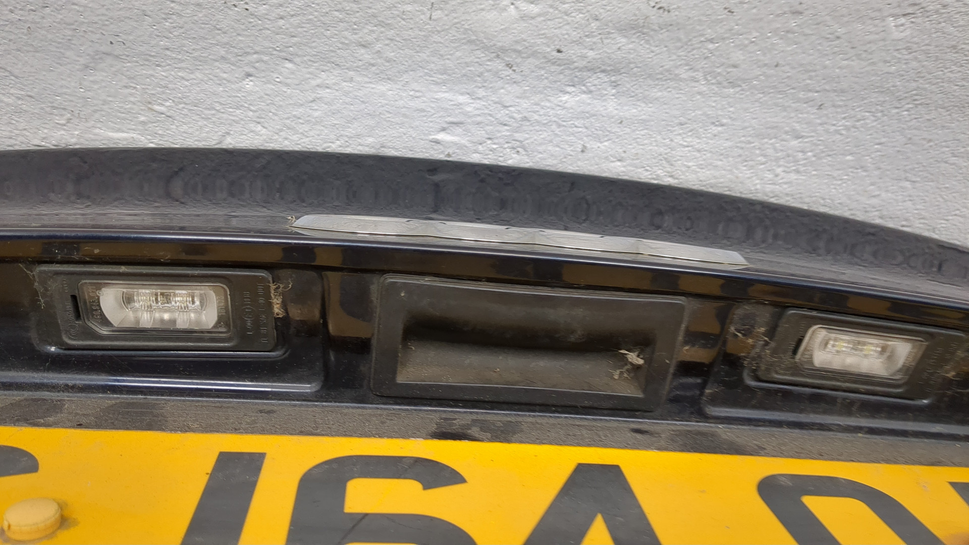 Дверь багажника