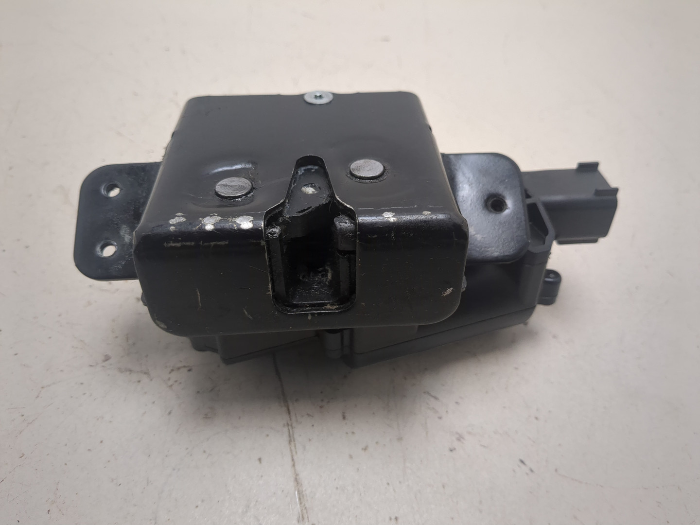 Замок багажника