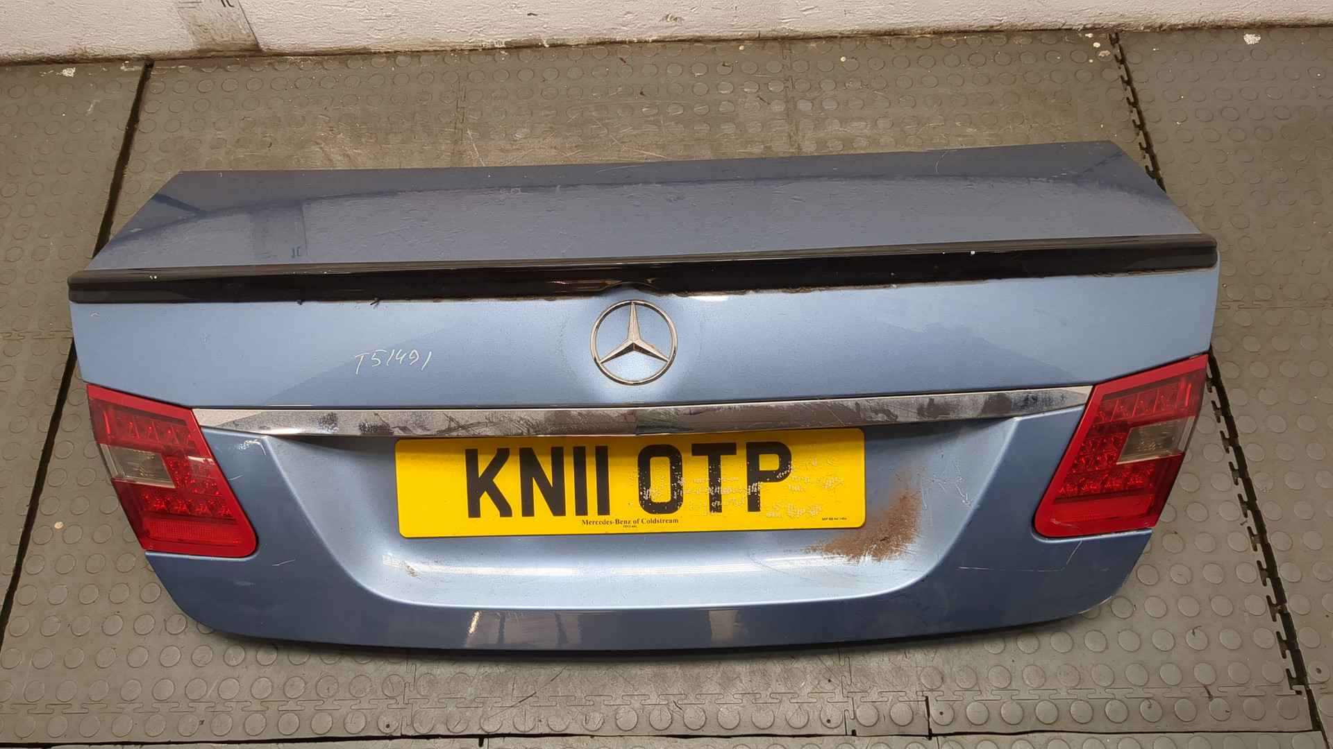 Дверь багажника